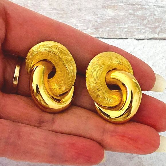 Vintage Christian Dior Interlocked Earrings Gold Tone Pierced Ears Posts - Picture 2 of 10